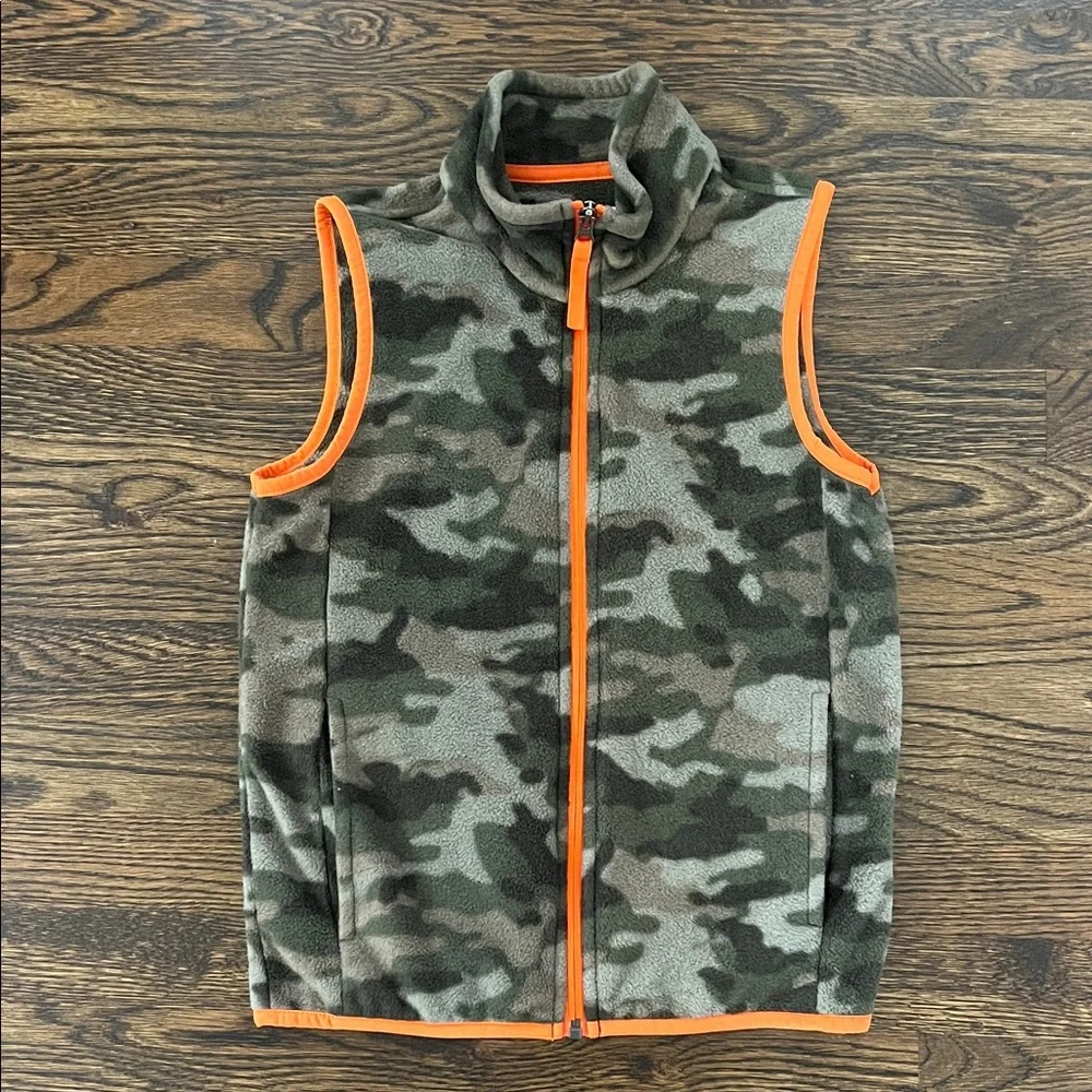 EUC Amazon Camo Fleece Vest size 8